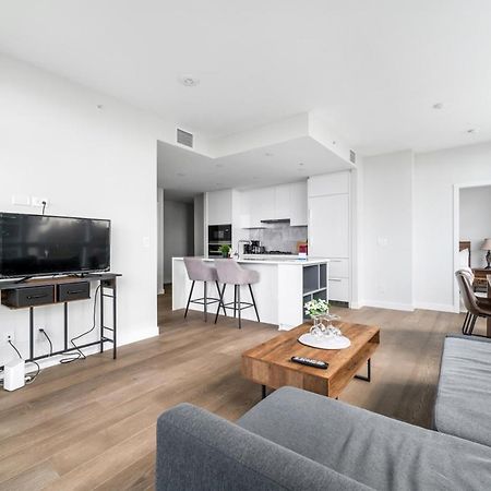 Urban Oasis: Stylish Apartment Retreat At Ubc Vancouver Extérieur photo