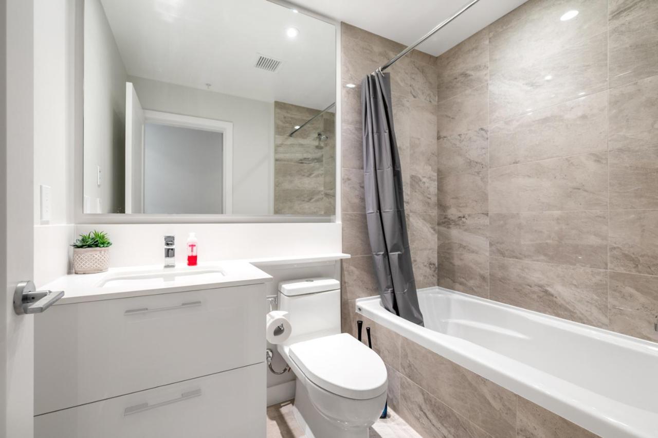 Urban Oasis: Stylish Apartment Retreat At Ubc Vancouver Extérieur photo