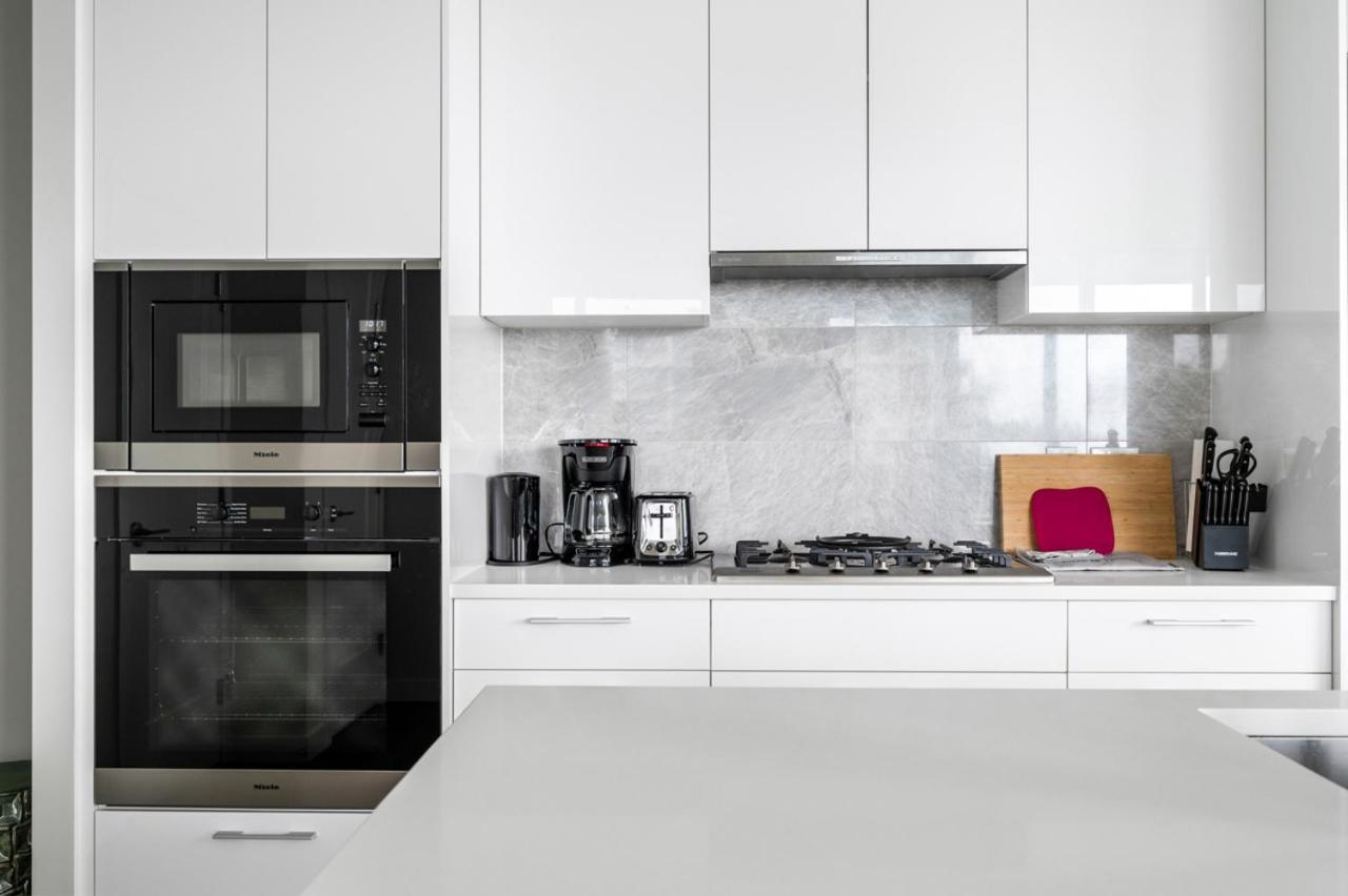 Urban Oasis: Stylish Apartment Retreat At Ubc Vancouver Extérieur photo
