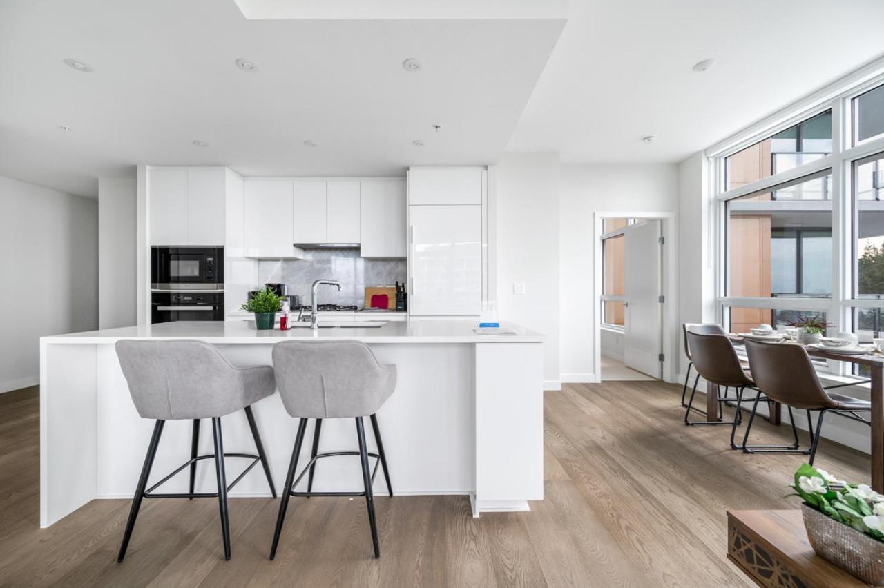 Urban Oasis: Stylish Apartment Retreat At Ubc Vancouver Extérieur photo