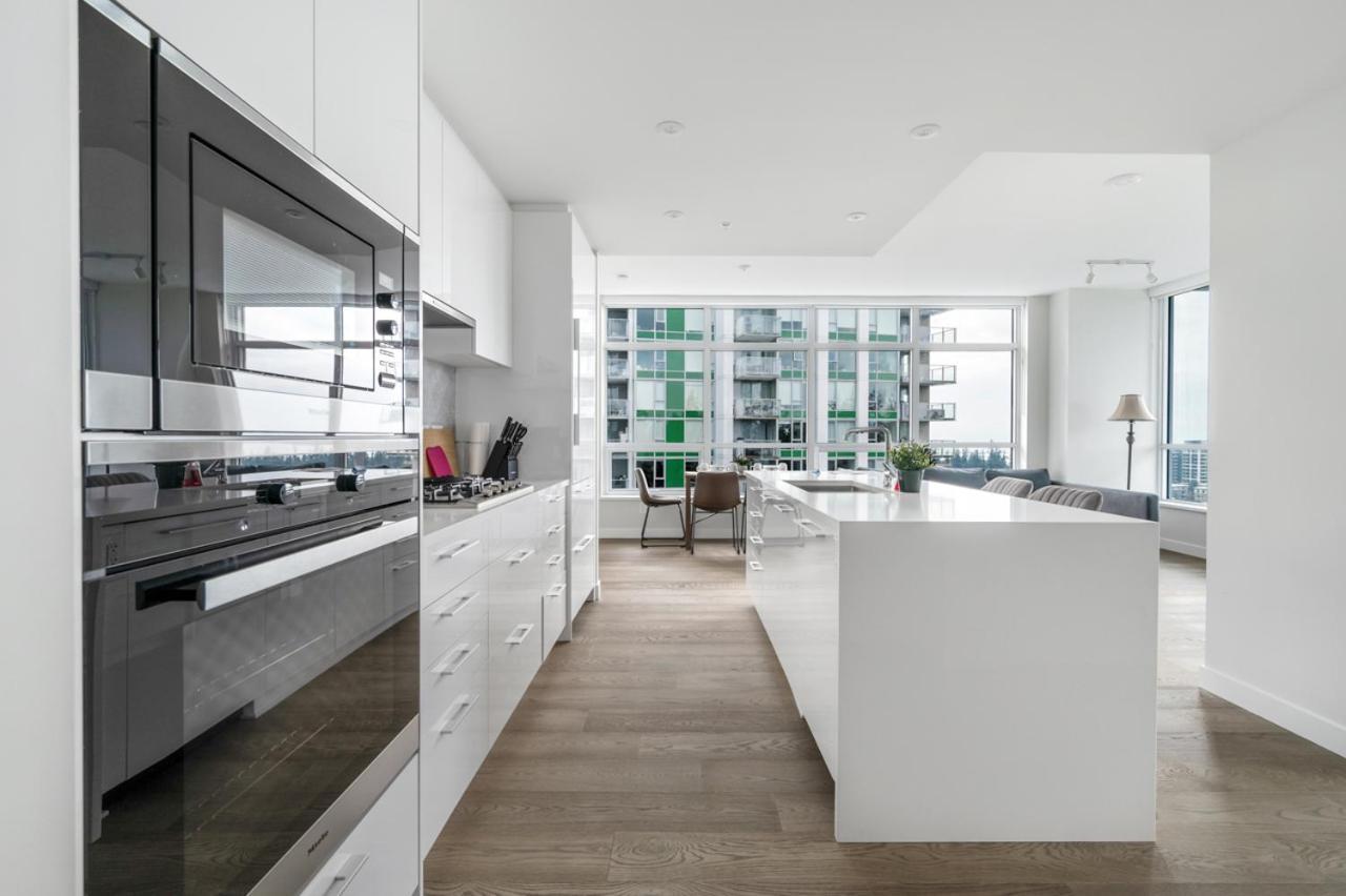 Urban Oasis: Stylish Apartment Retreat At Ubc Vancouver Extérieur photo