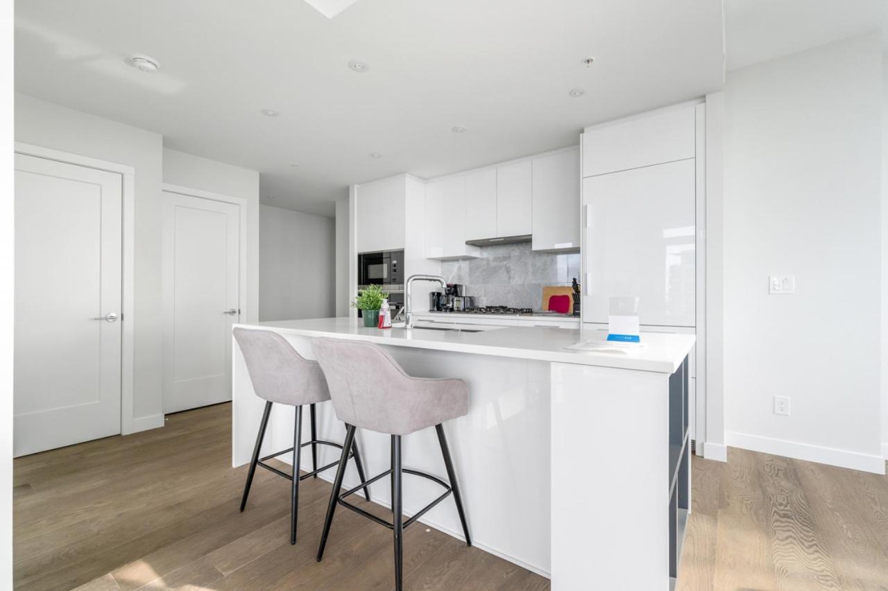 Urban Oasis: Stylish Apartment Retreat At Ubc Vancouver Extérieur photo